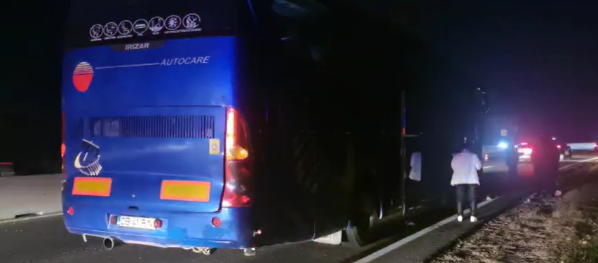 Accident grav pe DN1: Un autocar cu 48 de pasageri, 43 fiind copii, a lovit un taur