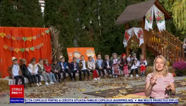 Sărbătoarea recoltei, celebrată la o grădiniță din Bistrița. Copiii au învățat să pună murături la borcan