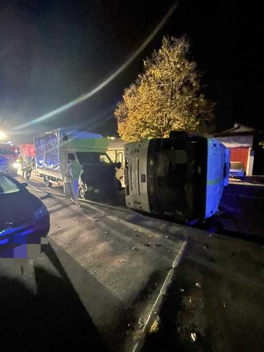 Accident grav în Alexandria. 13 persoane au ajuns la spital, după ce un microbuz şi o autoutilitară s-au ciocnit