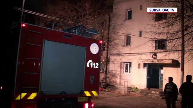 Incendiu într-un bloc din Iași. Doi soți pensionari, la un pas să ardă de vii în propria casă