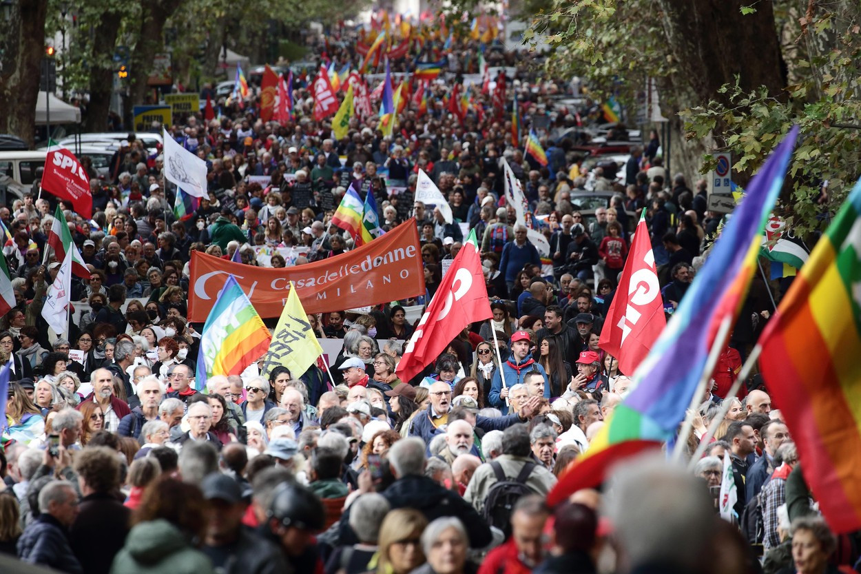 Roma: Zeci de mii de italieni au participat la un marş pentru pace în Ucraina. VIDEO