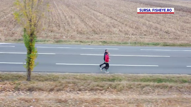 Modul inedit prin care un antreprenor a atras atenția la pericolele de pe drumuri. A alergat 21 de ore pe „șoseaua morții”