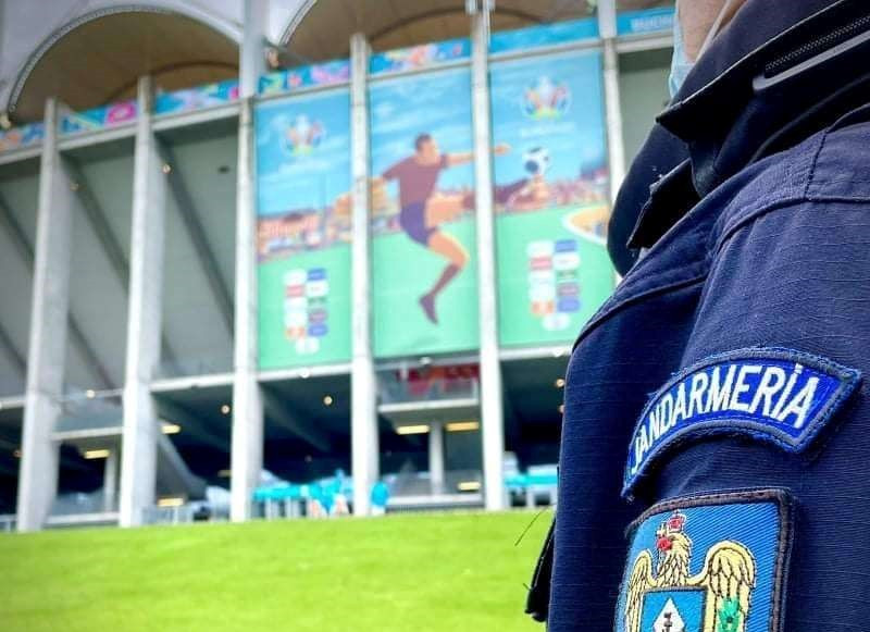 Ce au găsit jandarmii la meciul FCSB-Rapid. Vinovații riscă pedepse penale