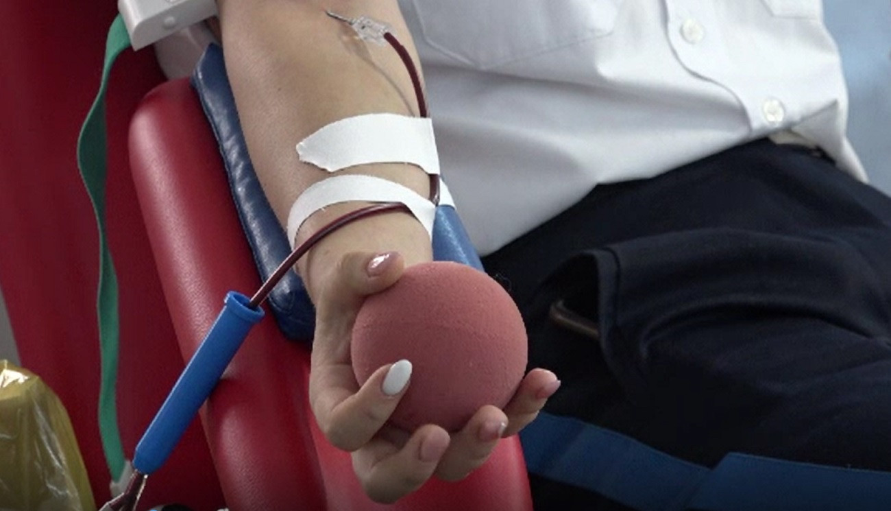 În ajutorul semenilor. Zeci de elevi de la Colegiul Militar din Alba Iulia au donat sânge