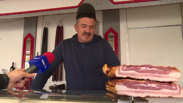 Târg de toamnă la Târgoviște. Gurmanzii s-au delectat cu produse tradiţionale româneşti