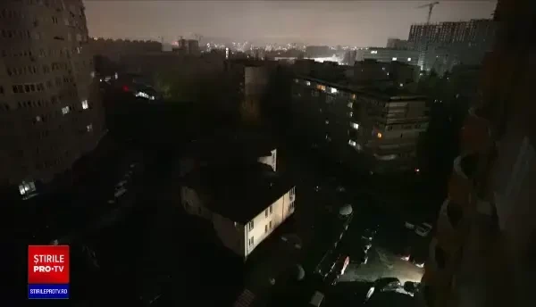 Un călugăr îi învață pe soldații ruși cum se încarcă un Kalașnikov. "Antihristul avansează împotriva sfântului popor rus"