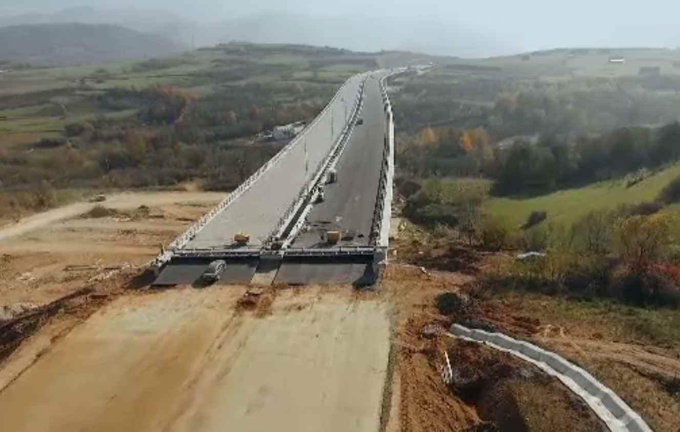 Promisiunile noului Guvern: Peste o sută de kilometri de autostradă și drumuri expres