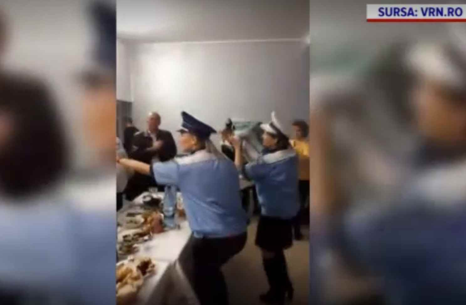 Asistentele care au jucat „găina” îmbrăcate în uniformă de poliție, audiate. Refuză să coopereze cu anchetatorii