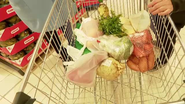 Programul magazinelor de Anul Nou 2023. Ce supermarketuri sunt deschise pe 31 decembrie și 1 ianuarie