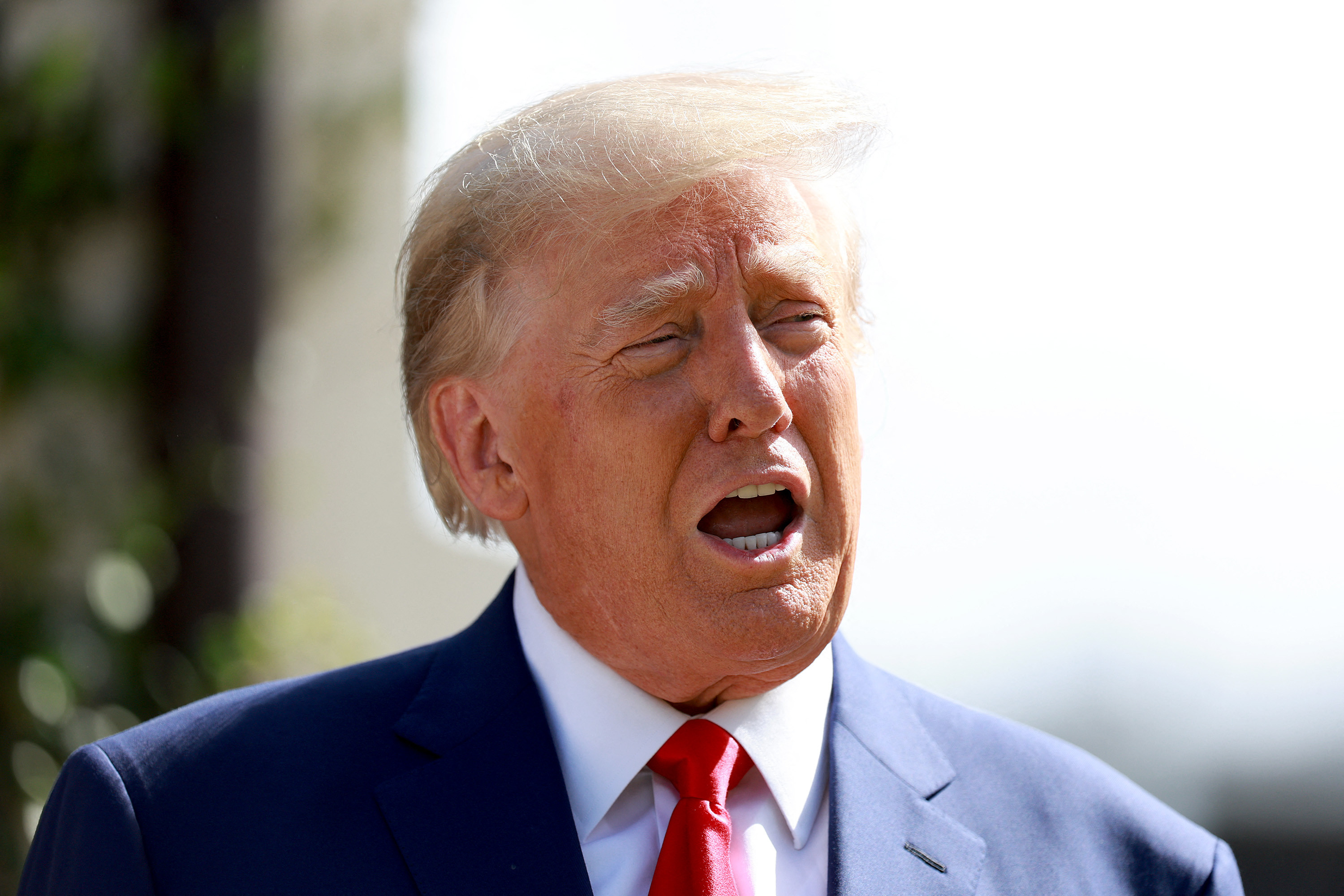 Donald Trump își publică corespondența cu celebritățile. A primit scrisori de la Michael Jackson și prinţesa Diana