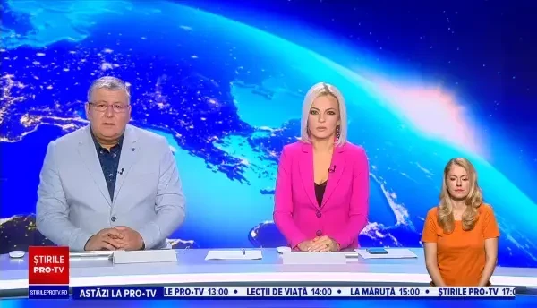 O mașină a luat foc în mers, pe autostrada București - Pitești. În autoturism se aflau trei persoane