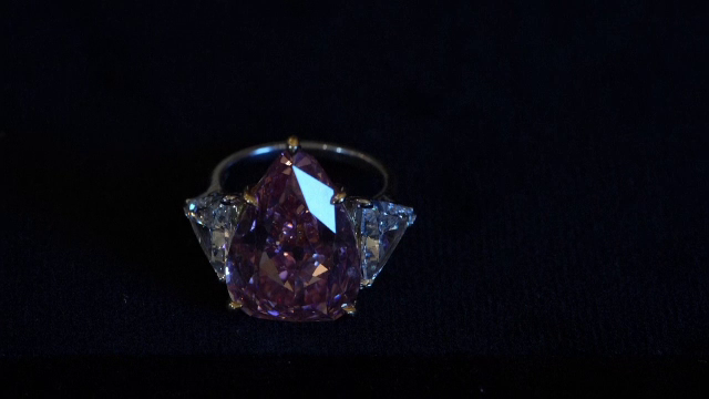 „Rozul Norocos”, cel mai mare diamant de acest fel din lume, a fost vândut cu 28,8 milioane de dolari