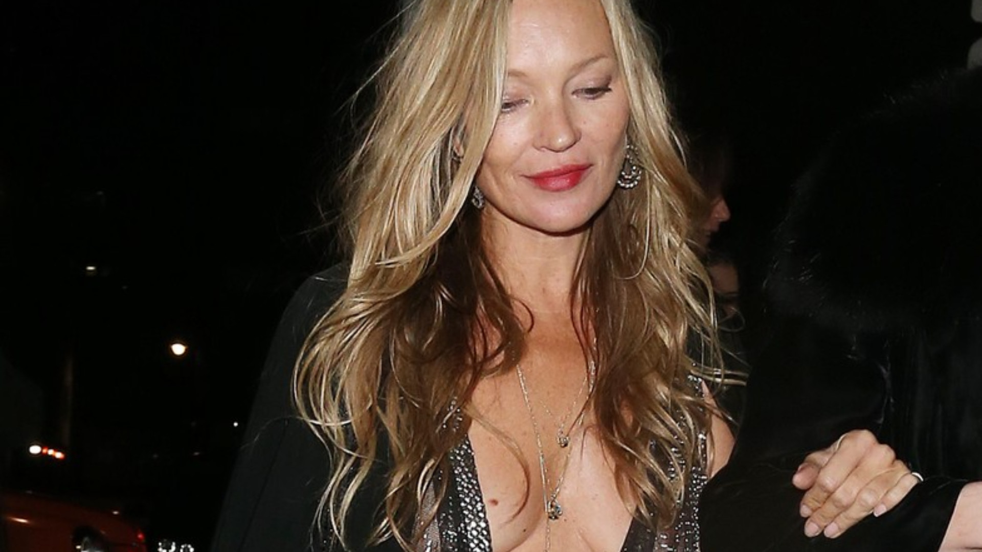 Modelul Kate Moss sărbătorește jumătate de secol. Ce apariții iconice a avut în 50 de ani | FOTO