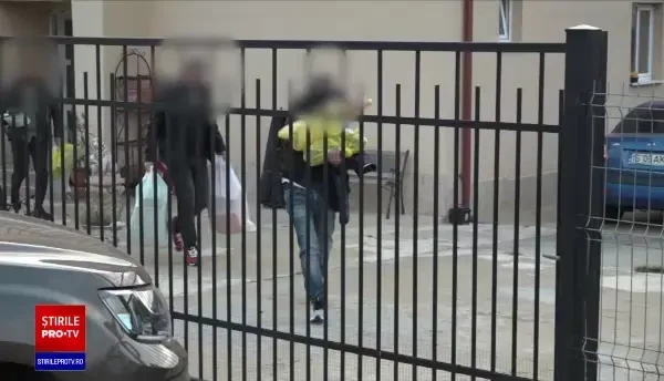 Individul din Iași care racola minore și le agresa sexual a fost arestat. Ce au găsit procurorii în locuința lui