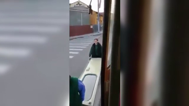 Ușa unui tramvai s-a desprins și a căzut pe șosea în timpul mersului, în centrul Iașiului