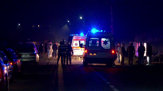 Un băiat de 16 ani a murit pe loc, în mașina cu care se plimba cu prietenii. Era în dreapta șoferului și nu purta centura