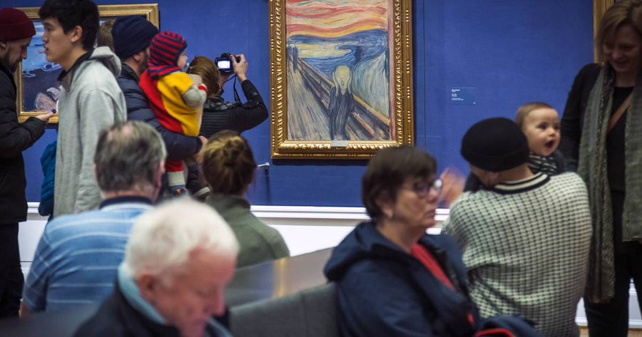 Activişti ecologişti au încercat să îşi lipească mâinile de tabloul "Ţipătul", de Edvard Munch, la Oslo