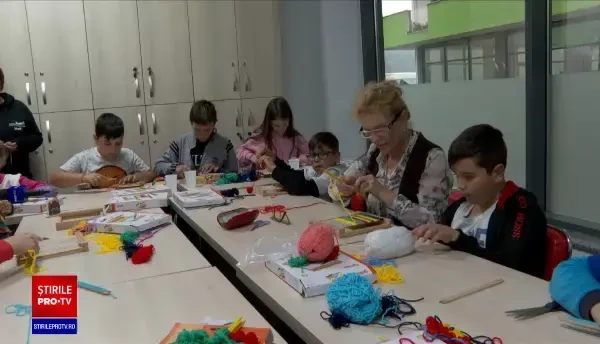 Experiment inedit într-un centru comunitar. Mai mulți bunici și-au petrecut timpul alături de copii cu nevoie de ajutor