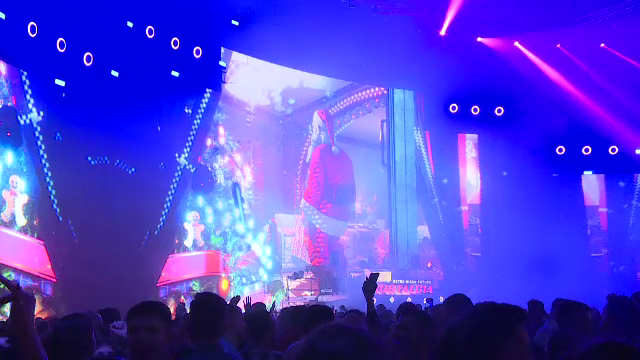 Peste 10.000 de oameni s-au distrat la Nostalgia. Piesele de acum 20-30 de ani au întreținut atmsofera