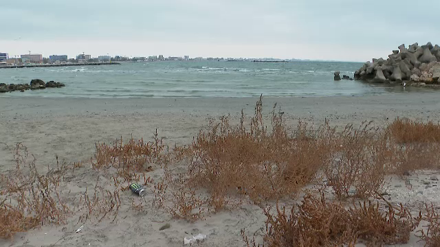 Reabilitarea proastă a litoralului, impusă statului de o firmă olandeză. Plaje mortale pentru turiști: ”Mi s-a furat marea”