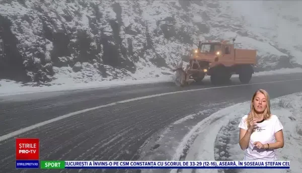 Imagini cu deszăpezirea de pe Transfăgărășan. Cât măsoară stratul de zăpadă FOTO, VIDEO