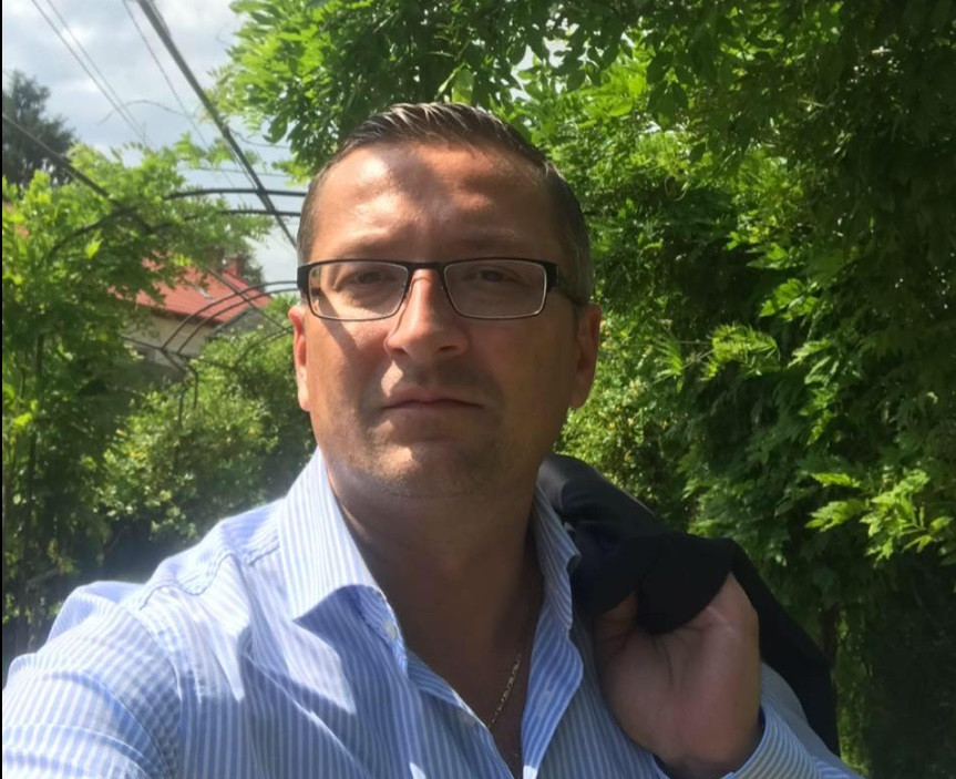 Bătaie într-un club între un fost depustat PSD și șeful Cancelariei Prefectului din Focșani