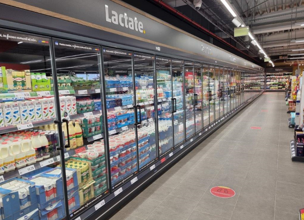 Magazine Penny din Iași, închise de ANPC. Vitrine insalubre și alimente cu mucegai