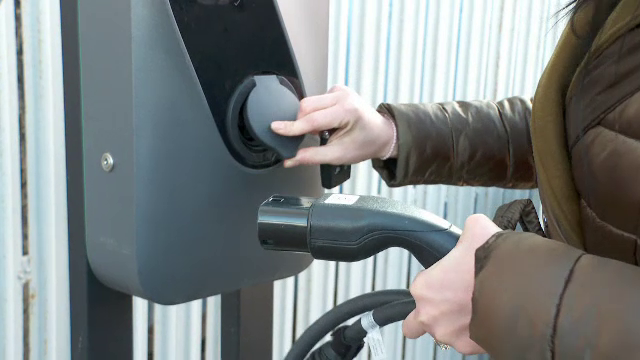 Comisia Europeană pune la dispoziţie un miliard de euro pentru puncte de reîncărcare şi de realimentare