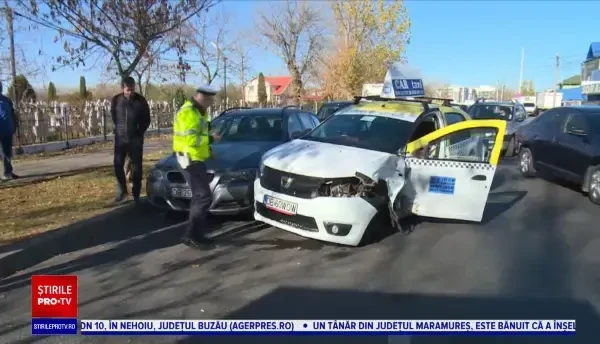 Accident între o ambulanță și un taxi, în Târgoviște. Cei doi șoferi au variante diferite