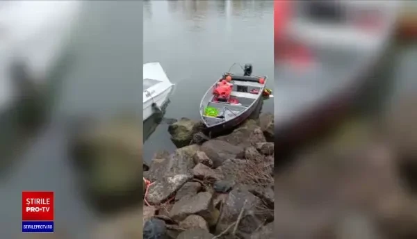 Accident naval pe brațul Sulina. Doi turiști au intrat cu barca în malul de piatră