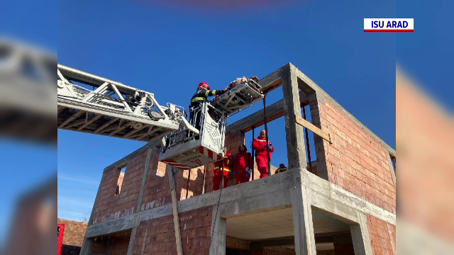 Intervenție de urgență într-o localitate din Arad după ce un bărbat a căzut de la etajul unei case în construcție