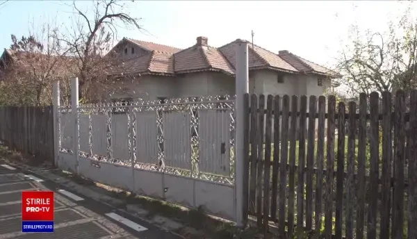 Nepotul și-a ucis unchiul, într-un sat din Prahova. Polițiștii l-au găsit înfășurat într-o pătură