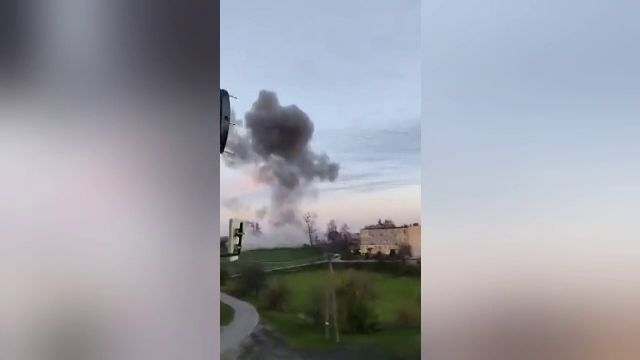 VIDEO. Imaginile surprinse după prăbușirea celor două rachete în Polonia. Crater uriaș în mijlocul unei ferme
