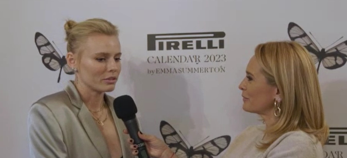 Andreea Esca a stat de vorbă cu vedetele care apar în celebrul calendar Pirelli. "Modelele alese au o «the story to tell»"