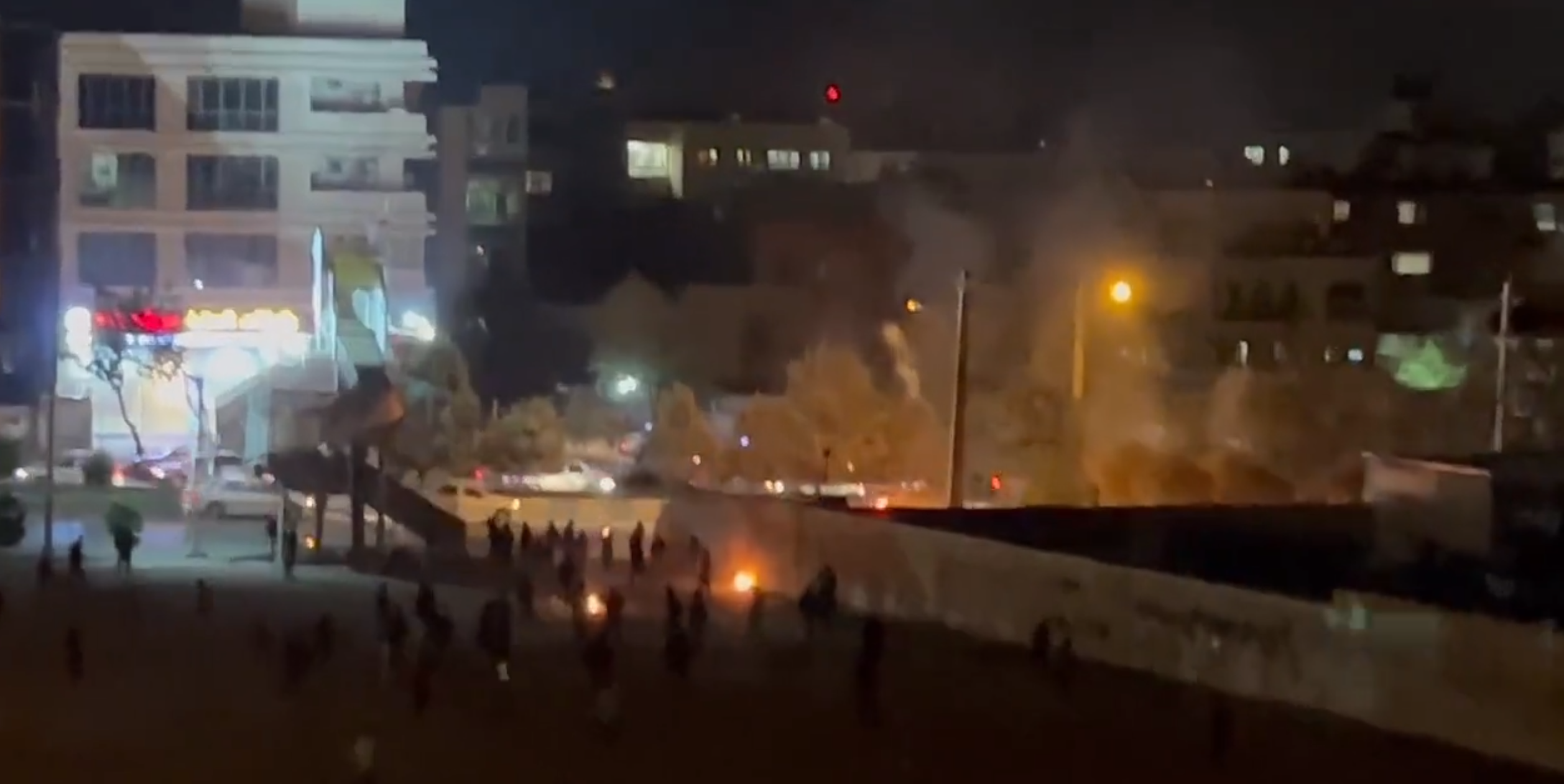 Cinci persoane, împuşcate mortal de „terorişti” într-un oraş din sud-vestul Iranului