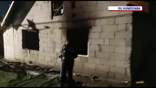 O adolescentă a ajuns la spital, după ce casa în care locuia a fost cuprinsă de flăcări