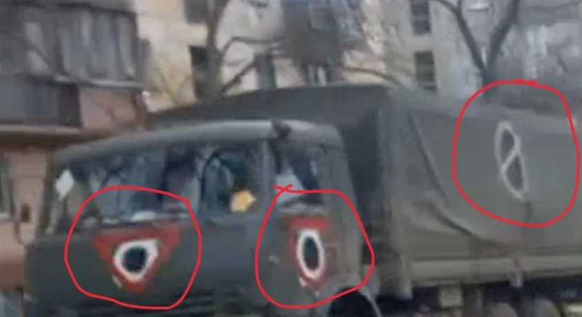 Presa din Ucraina: Au fost observate noi marcaje pe echipamentele rușilor din Mariupol