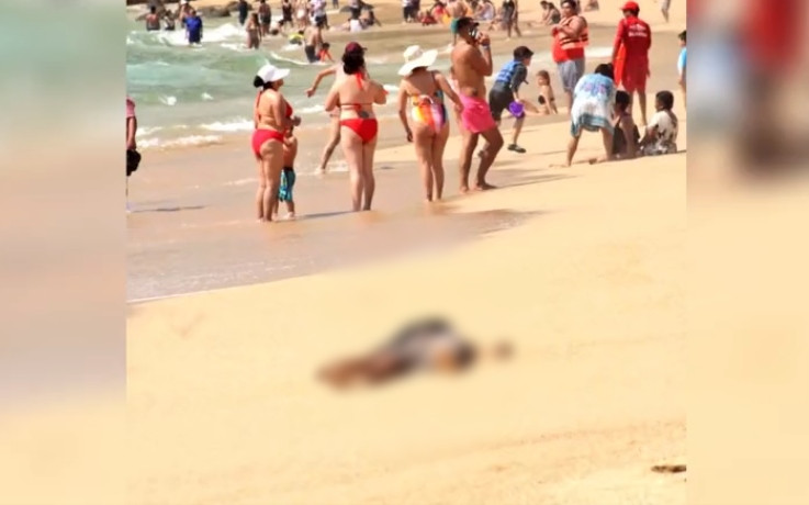 Cadavrele a trei bărbați torturați au fost aduse de valuri pe două plaje FOTO