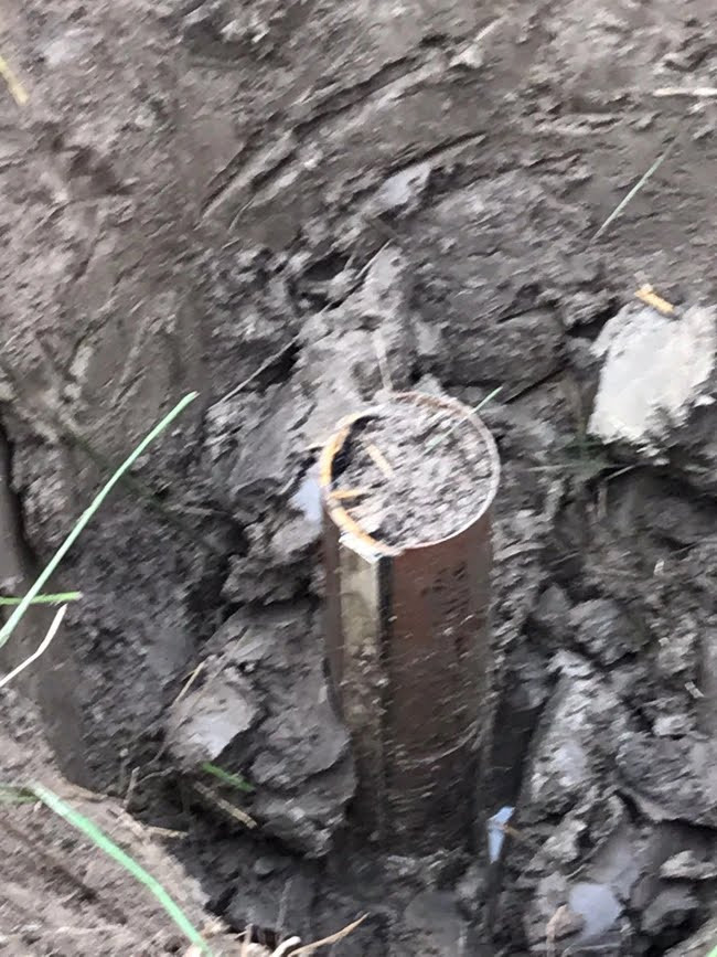 O rachetă antigrindină s-a prăbușit în Vâlcea. Polițiștii au intervenit imediat GALERIE FOTO