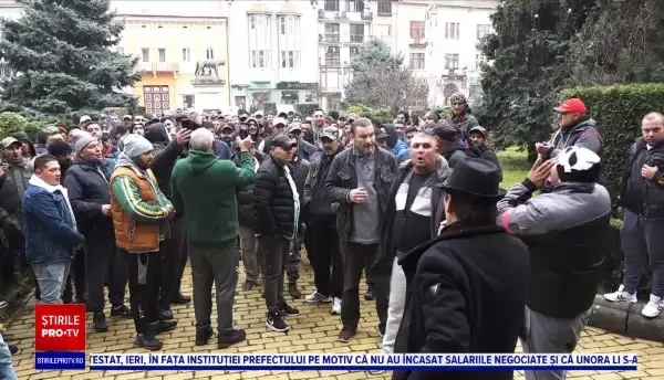 Salariile cerute de angajații de la salubrizare pentru a continua să muncească în Târgu Mureș. Ce li s-a oferit în schimb