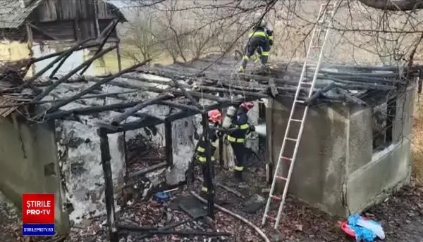 Doi copii, de 1 an și 2 ani și jumătate, au murit după ce casa le-a fost cuprinsă de flăcări, în Buzău