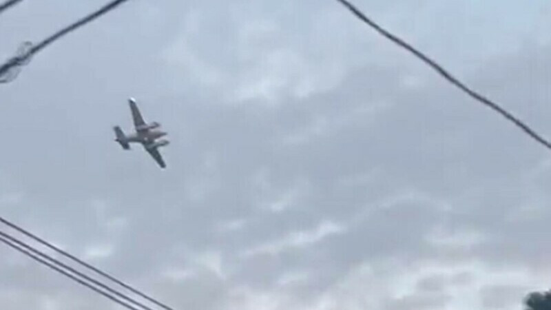 Pilotul care a furat un avion și a amenințat că îl prăbușește într-un supermarket a murit în închisoare