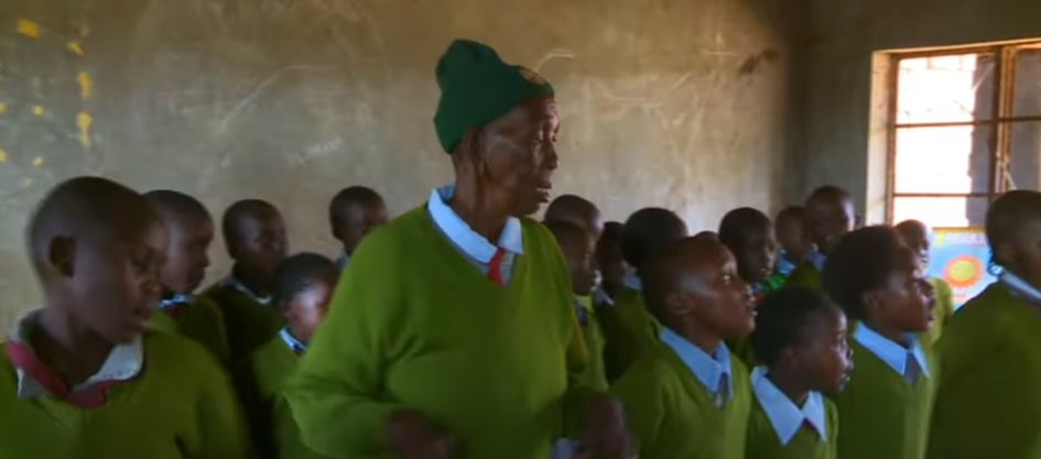 cea mai v&acirc;rstnică elevă