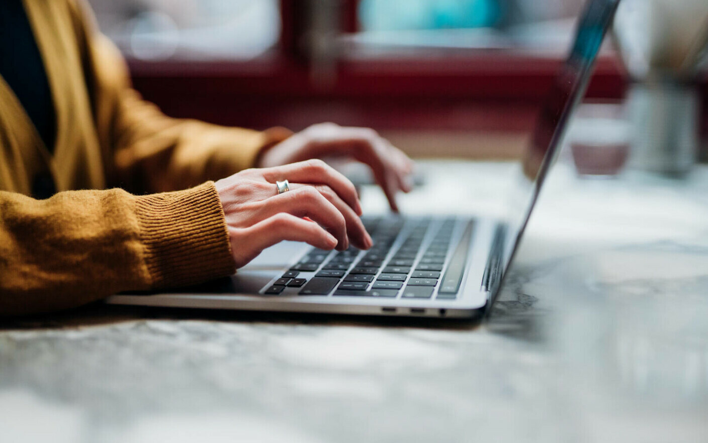 Ce reprezintă fenomenul de „ghosting” și de ce este tot mai prezent pe piața muncii din România