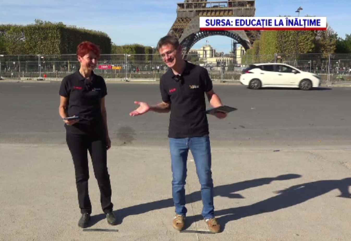 Lecție interactivă despre Turnul Eiffel, susținută de la fața locului de doi profesori români. Prezentarea, de mare succes