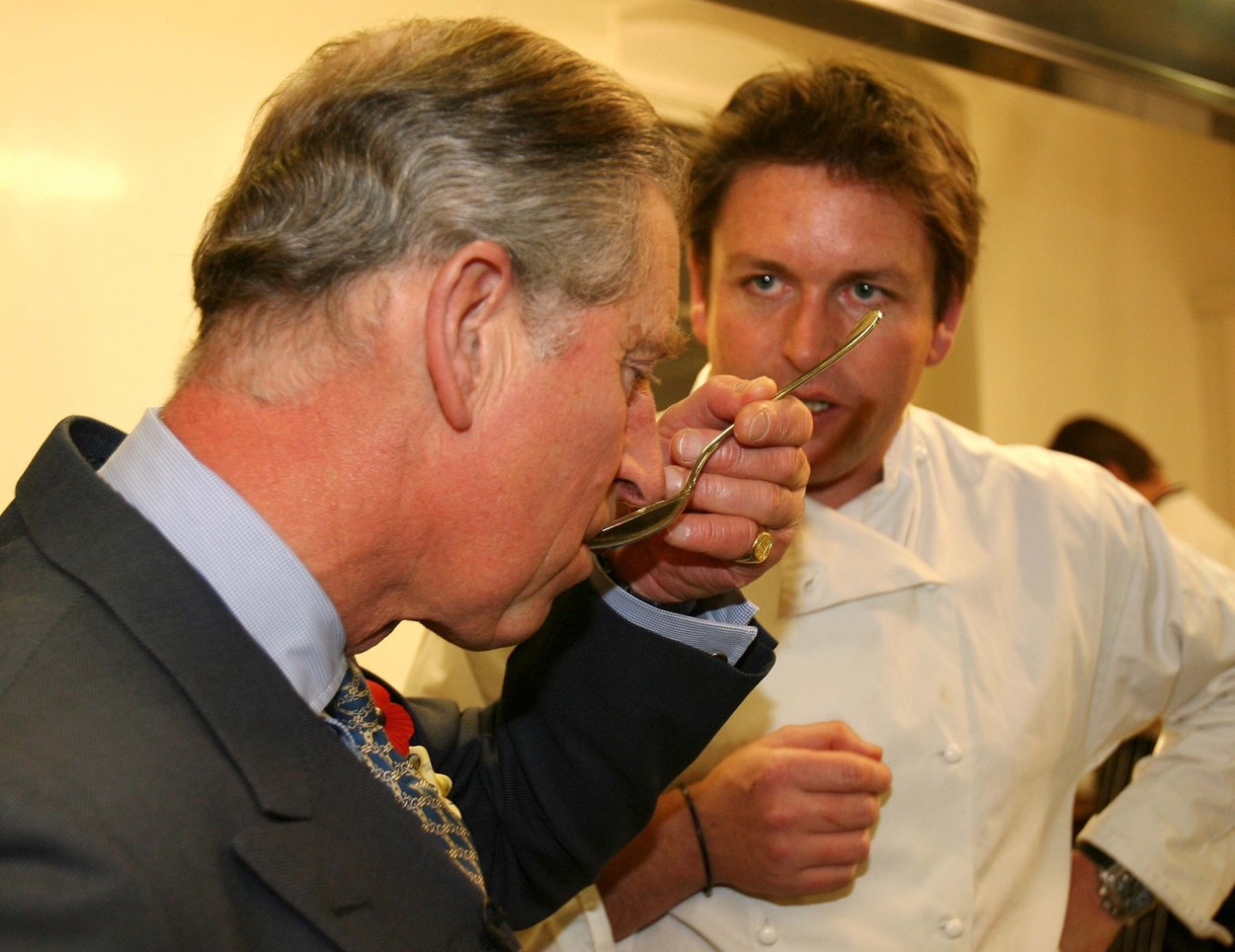 Alimentul care a fost interzis la reşedinţele regale britanice. Regele Charles s-a opus unui fel de mâncare de lux