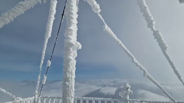 Iarna a pus stăpânire pe mai multe zone din țară, iar 14 județe din sudul țării și Capitala se află sub cod galben de ploi