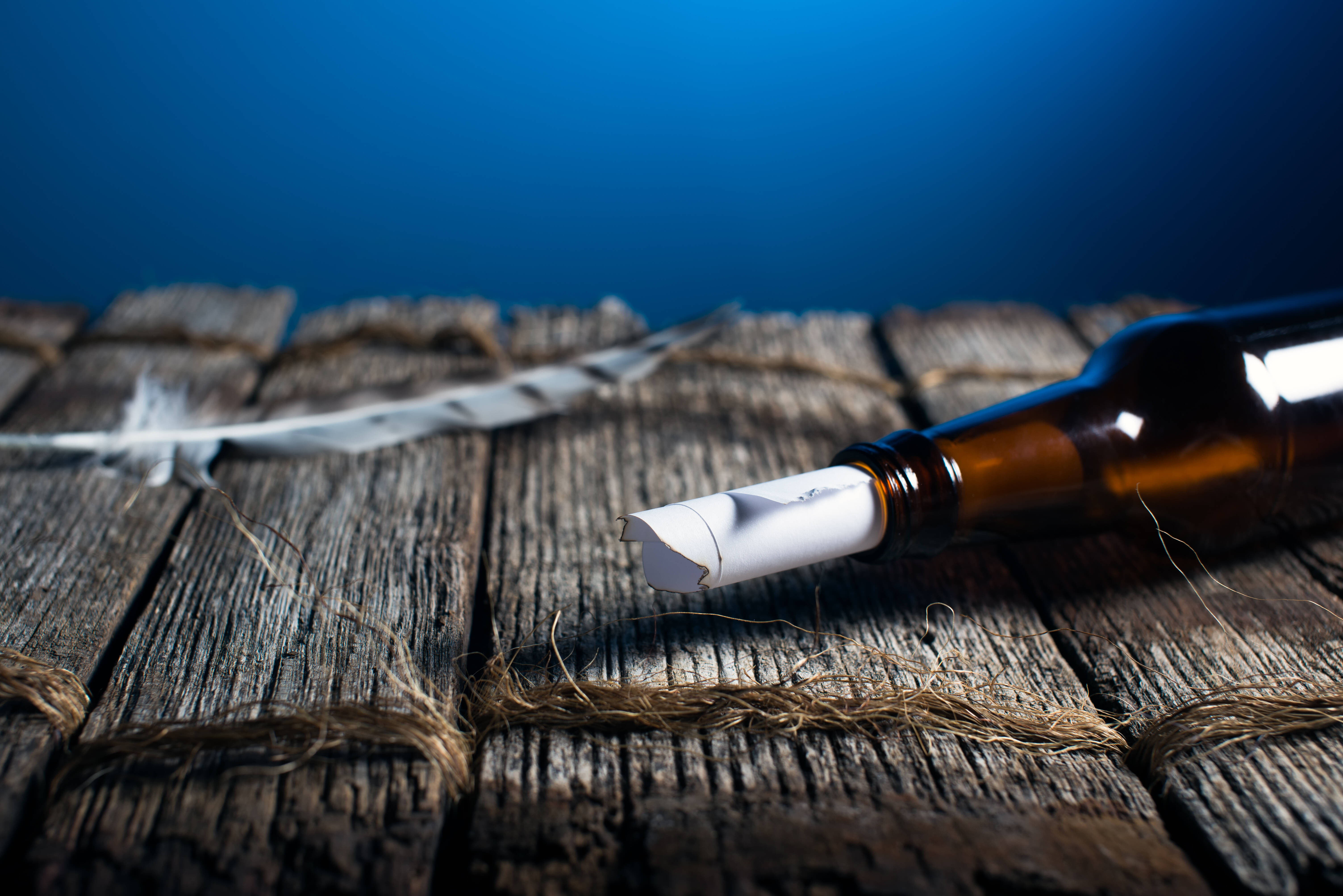 Un mesaj vechi de 135 de ani ascuns într-o sticlă de whisky, găsit sub podeaua unei case. Incredibil ce scria în bilet