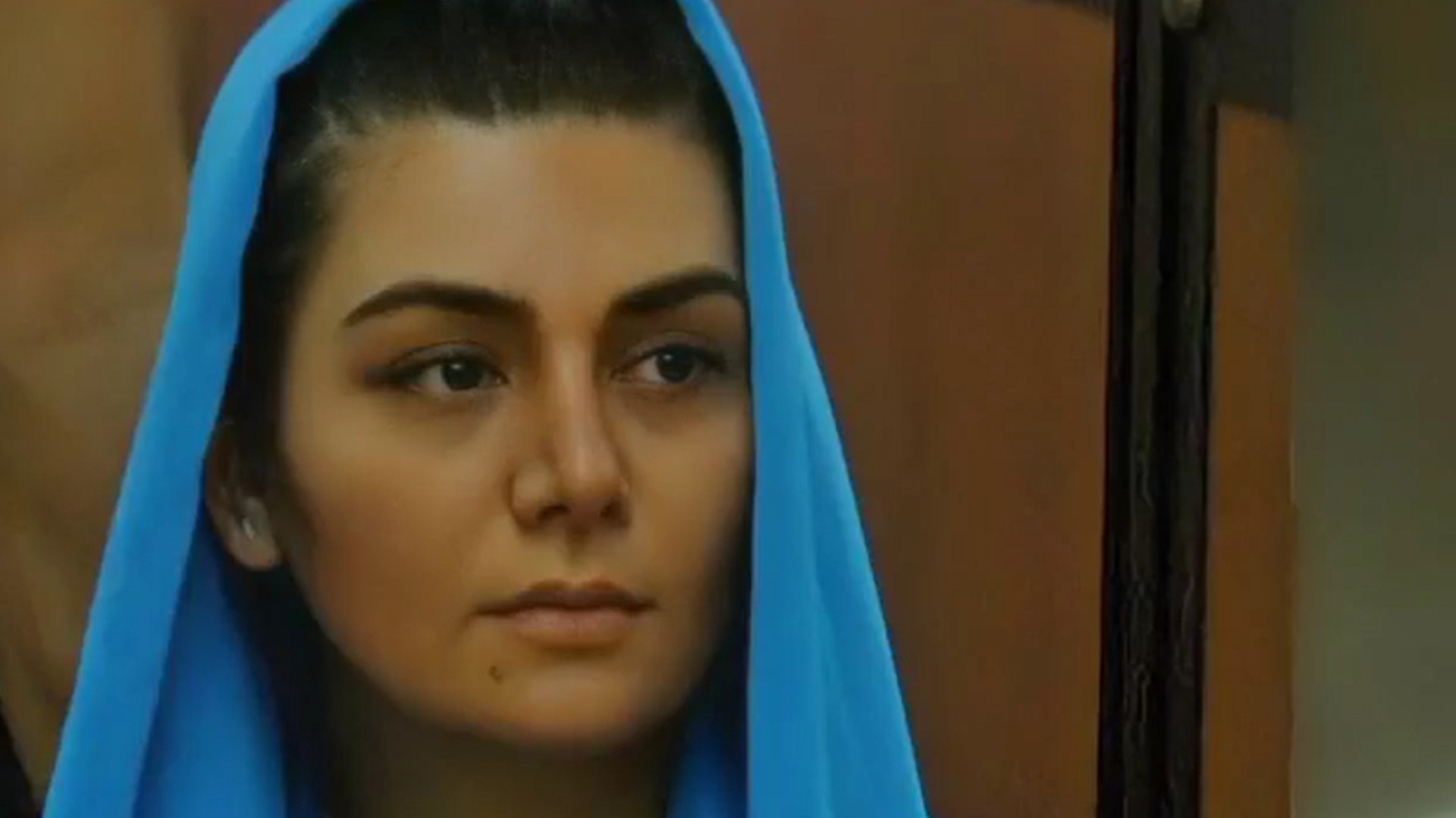 Actriţa iraniană Hengameh Ghaziani a fost arestată pentru că şi-a scos vălul islamic în public | VIDEO