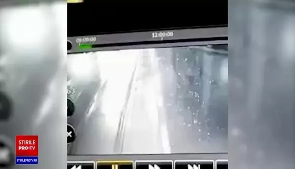 Momentul impactului dintre taxi și autobuz, filmat de camera vehiculului STB